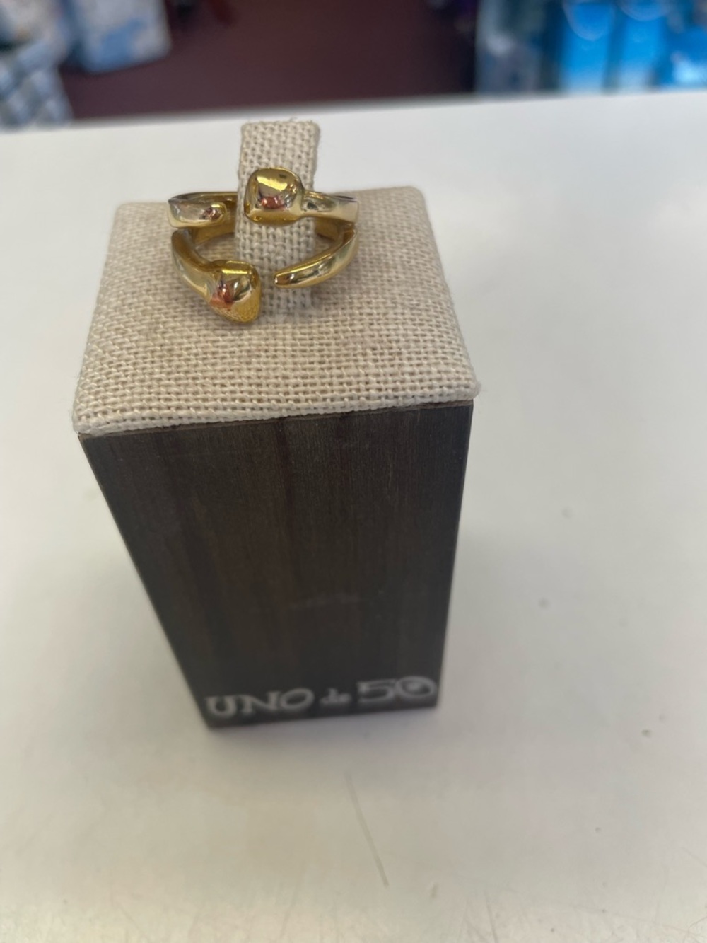 Uno gold ring